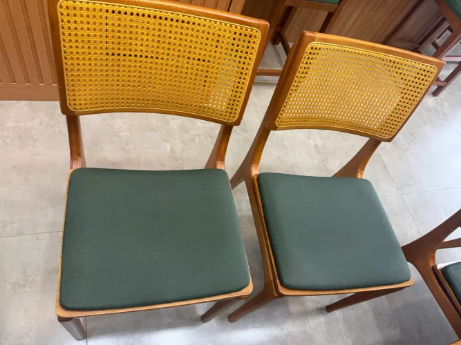 8 cadeiras em madeira maciça para sala de jantar