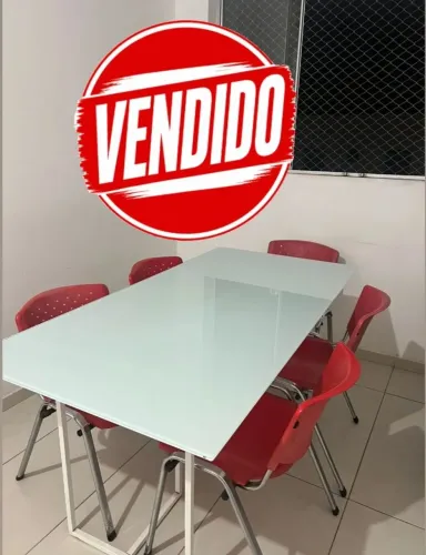 Mesa de Jantar Etna com Tampo de Vidro + 5 Cadeiras - Excelente Estado