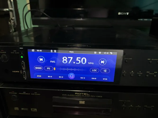 Multimídia adaptado em DVD Rotel.