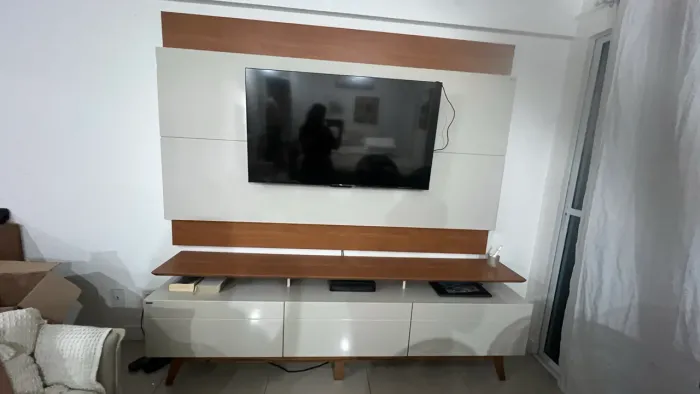 Vendo painel de TV completo novo pouco tempo de uso