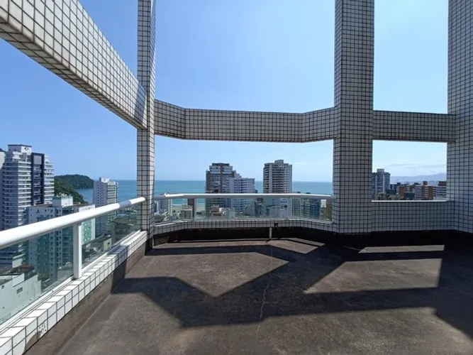 Cobertura à venda no Canto do Forte em Praia Grande - SP.