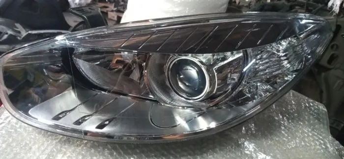 Farol do Fluence com foco lado esquerdo .