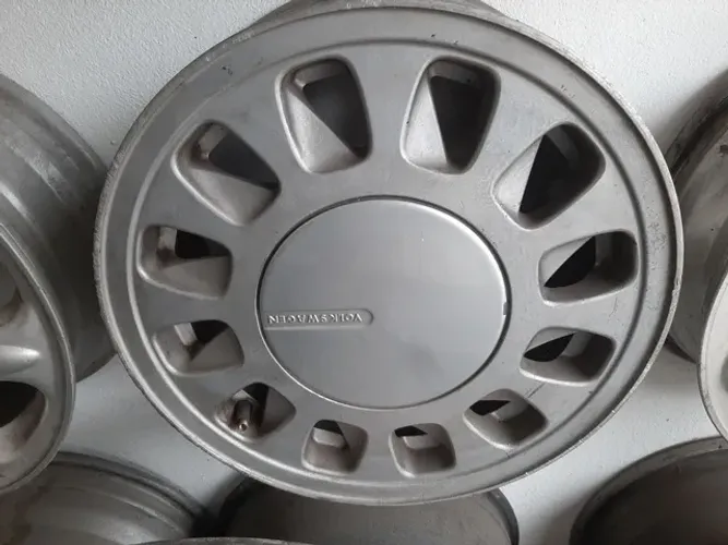 Roda aro 14 Volkswagen Santana Gls prata 4x100 jogo usado