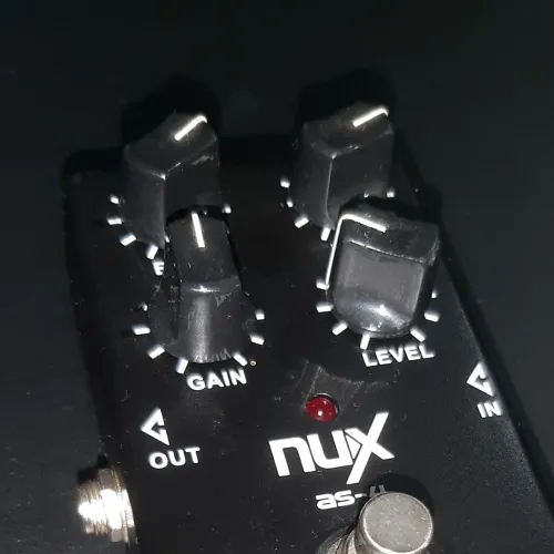 Pedal NUX AS-4 Amp Simulator: Transforme Seu Som em Pura Potência
