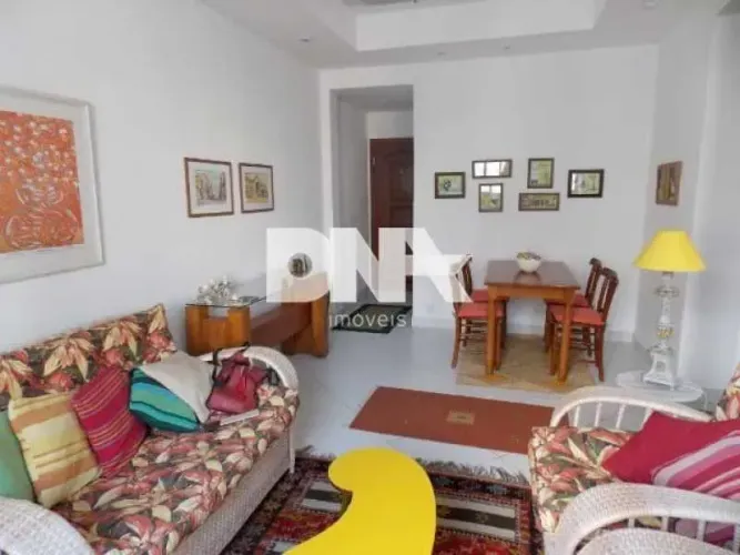 Apartamento - / Residencial / Copacabana