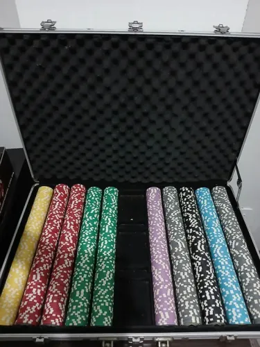 Maleta com mil fichas de poker