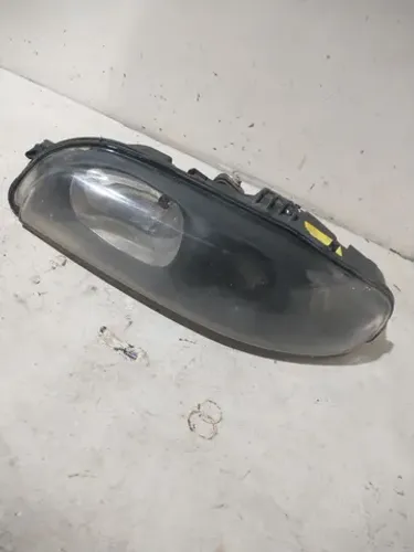 Farol esquerdo brava 99/00 (detalhes)