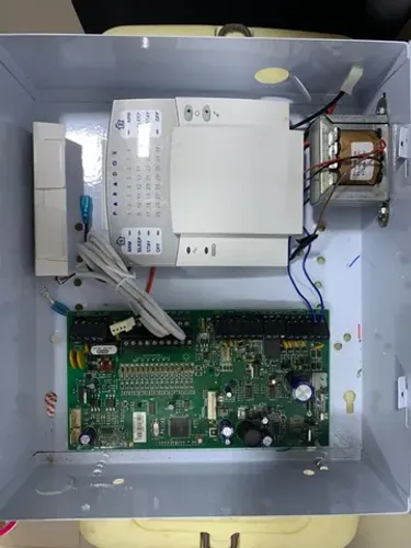 Central alarme Paradox SP7000 + IP150 + k32, top de linha