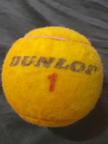 2 Bolas de Tênis Dunlop Nº 1 e Babolar N° 2