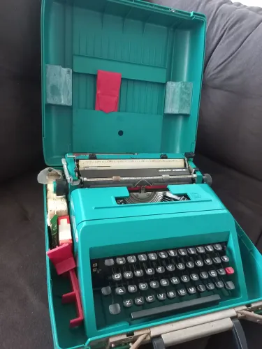 Máquina de escrever Olivetti Studio 45 - Verde