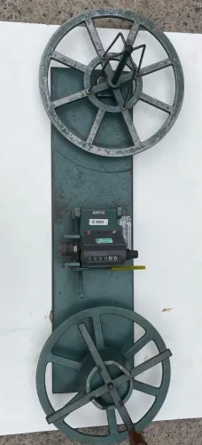 Máquina para medir enrolar cabos e fios.