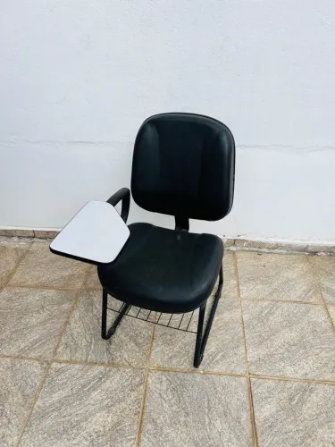 Cadeira de Escritório com Prancheta