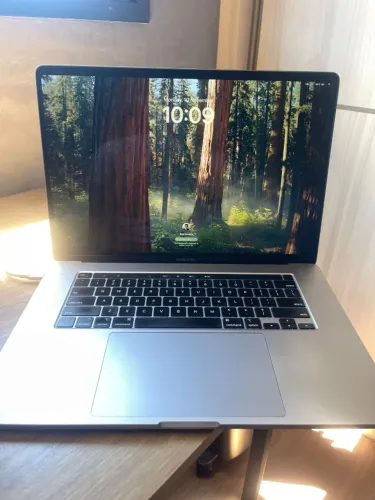 Macbook Pro 16 Pol. i7 32GB 500 GB SSD