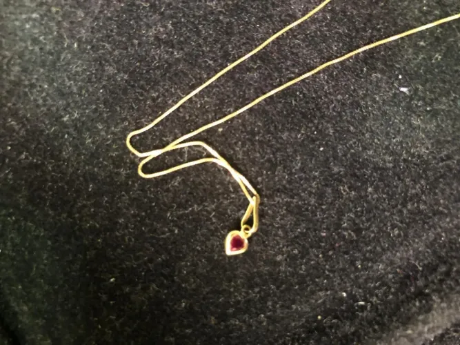 Colar e pingente em Ouro 18k
