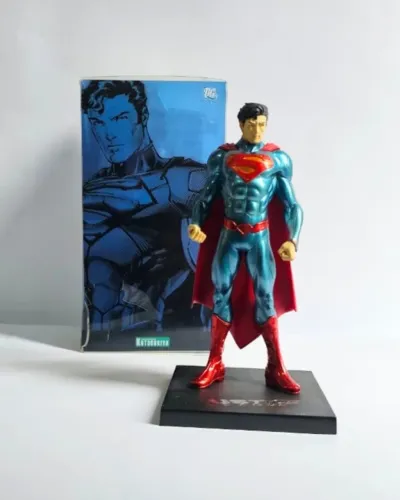Superman ARTFX+ Kotobukiya, versão News 52 da DC Comics.