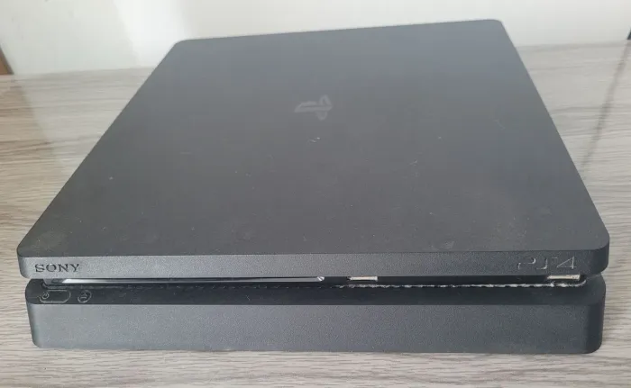 PlayStation 4 Slim 2TB USADO EM ÓTIMO ESTADO