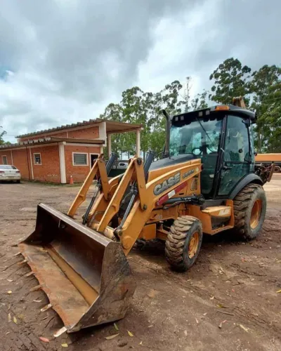 Retroescavadeira Case 580n ano 2016