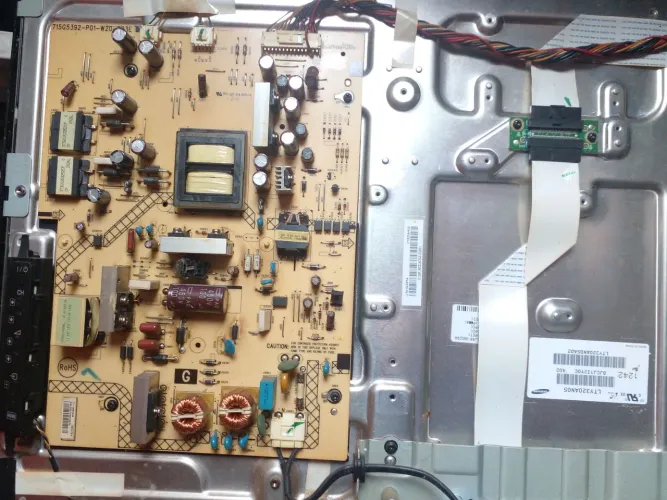Tv Sony bravia pra usar pecas, tela ruim