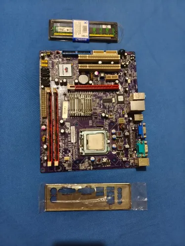 Placa Mãe G31T-M7 com Core 2 Quad Q8400