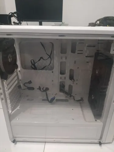Vendo gabinete gamer branco com 4 fans