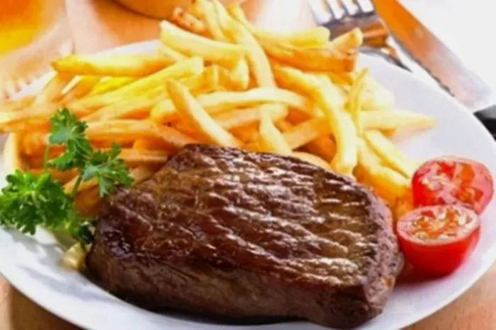 Restaurante só almoço, de 2ª à sáb. Lucrativo, bem montado, garante mov. R$ 150.000