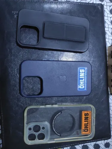 03 Capa lá de celular iPhone 13 pro pra sair rápido só 30 reais as 03 