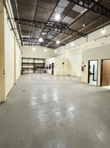 Ponto Comercial para locação, galpão, recepção, 4 salas, 3 WC, Petrolina-PE