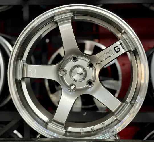 Rodas Advan GT aro 18 tala 8.5 furacão 5x112 e 5x114