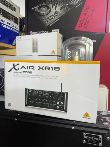 Mesa de Som Behringer X Air XR18