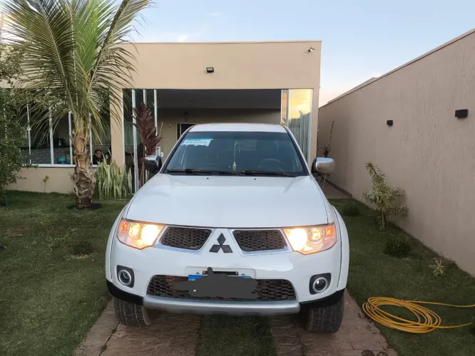 Mitsubishi L200 Triton HPE 3.2 CD TB Int.diesel AUT 2013