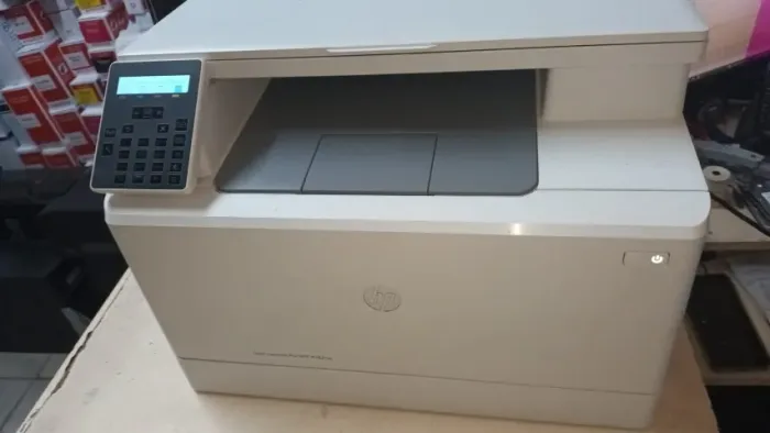 Impressora multifuncional cor HP LaserJet Pro M182nw 127V semi nova