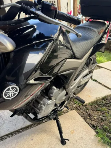 Moto Fazer com revisão ano 2014