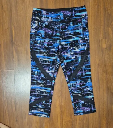 Bermurda/Leggin/Calça Feminina Capri Tamanho M Importada
