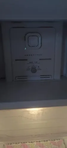 Geladeira em perfeito estado.