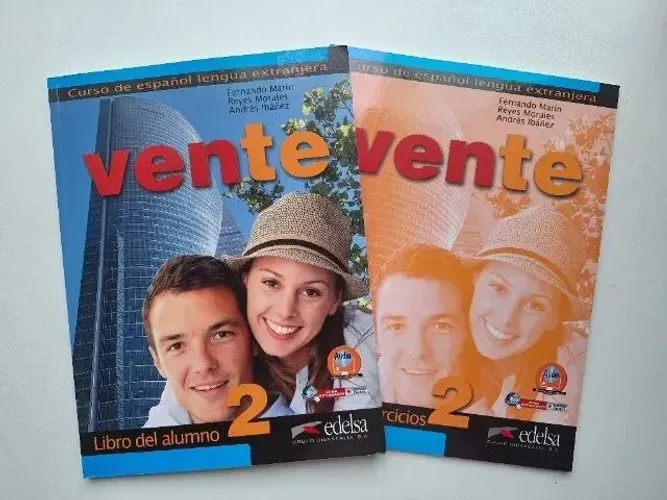 Livro espanhol VENTE 2 (Livro e caderno) NOVOS