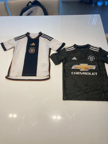 Camisa futebol infantil original Adidas do Deutscher e Manchester United - tam 7/8