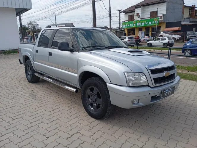 Muito nova! GM S10 Executive 2.4 Flex Power 2011!