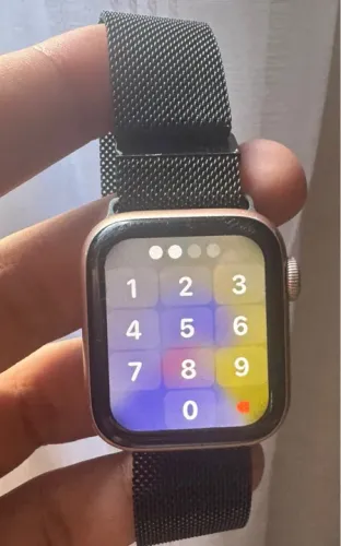 Apple Watch Series 4 com Pulseira Milanesa