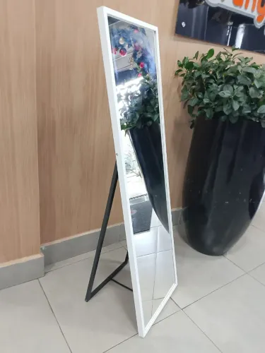 Espelho de chão com moldura em MDF