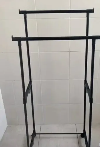 Arará dupla de roupa sapateira e rodinhas