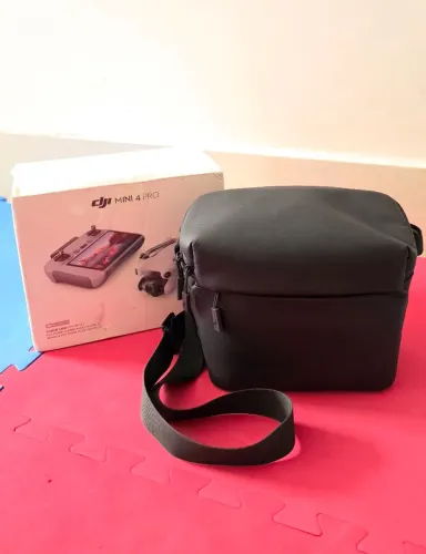 Drone DJI Mini 4 Pro Fly More Combo Plus em estado de novo