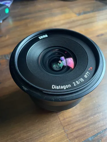 Lente Zeiss Batis 18mm 2.8 (E- MOUNT - SONY)