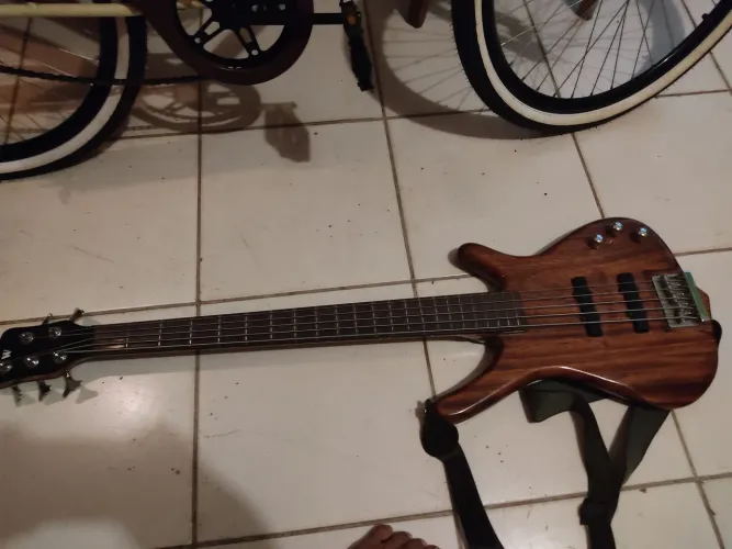 Baixo 5 cordas modelo Warwick ( Luthier)