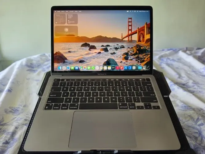 MacBook Pro 2022 13 Pol com Chip M2 Touch Bar e NF