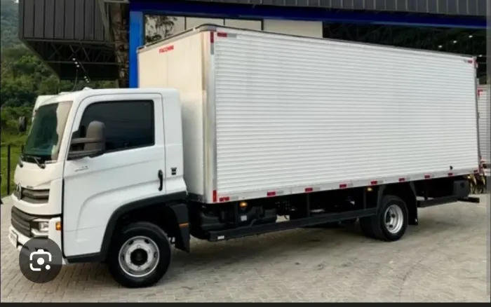 Caminhões disponíveis pra fretes e mudanças 