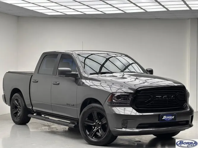 Ram Classic Laramie Night Edition 5.7 V8 16V Gasolina 4X4 Aut. 2023