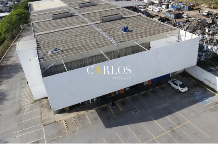 Galpão com grande visibilidade de frente BR 040 ideal para Varejo