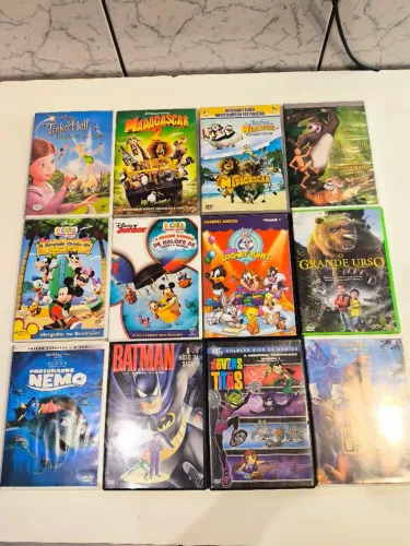 Lote com 12 unidades de dvds infantis  ( USADO)