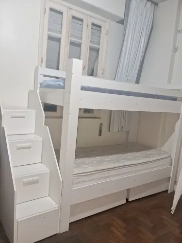 Bi cama com escada