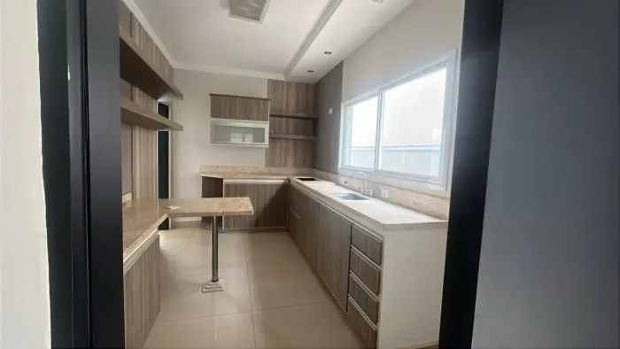 Sobrado para aluguel possui 180 Mts² com 3 quartos e 1 suíte em Vila Monte Verde - Tatuí -